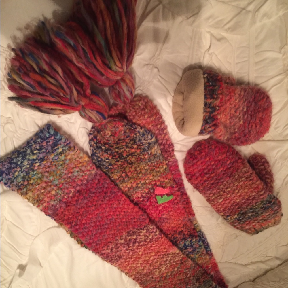 Free People Scarf and lines mittens
